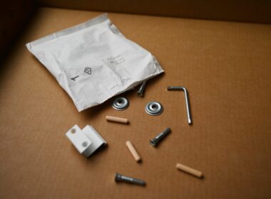 IKEA Replaces Plastic Screw Bags with Recyclable Paper